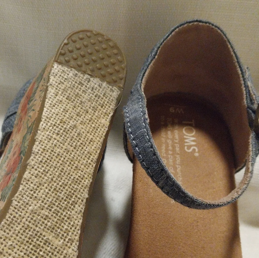 Toms Blue Chambray Hisbiscus Floral Cork Platform Wedge Ankle Strap Sandals